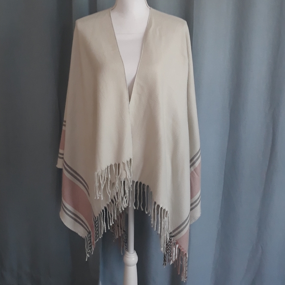 Causebox Sweaters - NWT Siizu cream pink grey wrap poncho Causebox